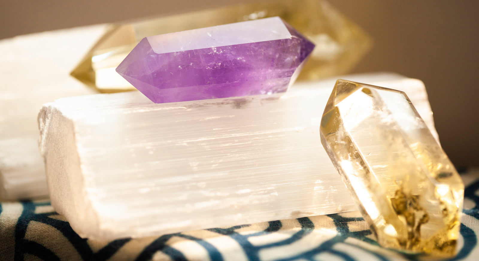 SPRING EQUINOX RAW STONES SELENITE SELF HEALING CRYSTALS 水晶治療能量 原石